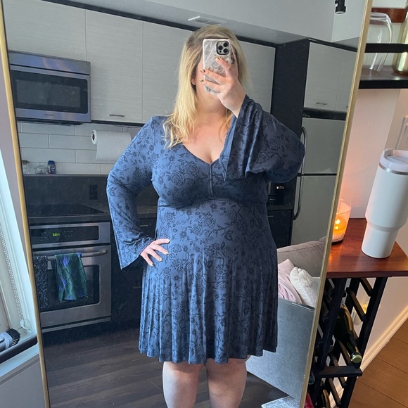 NWOT Torrid Bell Sleeve Skater Dress - Picture 2 of 6